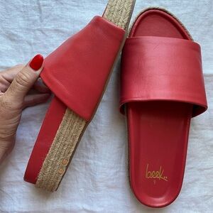 Beek Pelican Platform Leather Slides in Poppy